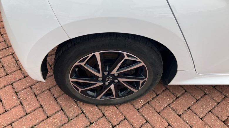 Toyota Yaris 1.5 Hybrid Design 5dr CVT Hybrid Hatchback